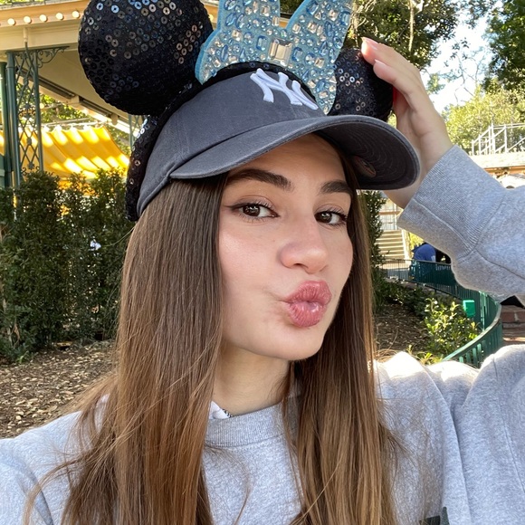 Meet your Posher, Zoë - Picture 2 of 4